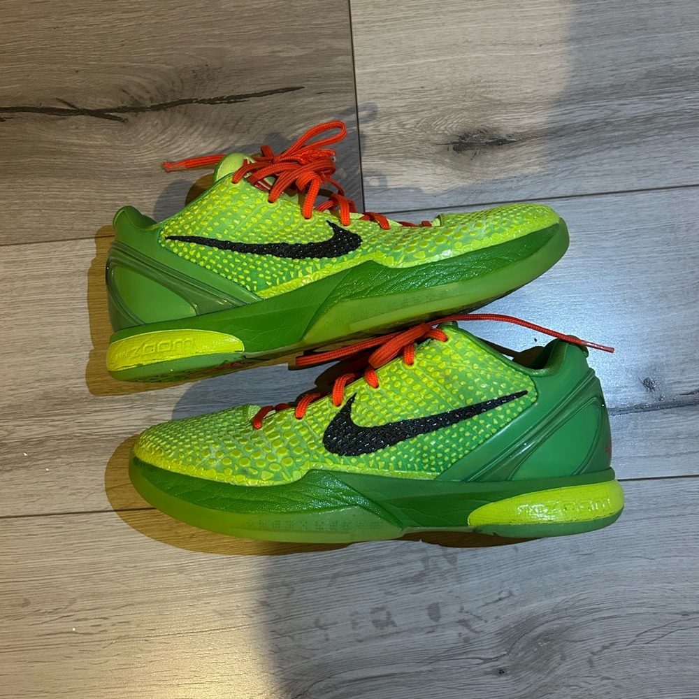 Kobe Bryant “Grinches” basketball shoes